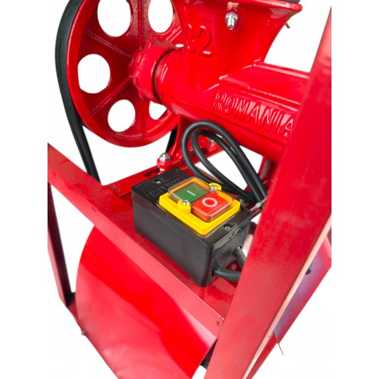 Masina Tocat Carne Nr.32 German Meister  cu motor electric 3 kw ,Palnie pentru carnati ,platforma inox,buton start stop