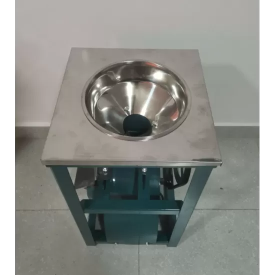 Masina Tocat Carne Nr.32 cu motor, palnie mare si platforma inox, 3.0KW