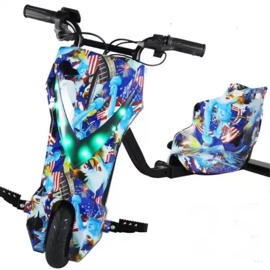 Tricicletă Electrică Drift pentru Copiii- Design Tematic SUA Tricicletă Electrică Drift pentru Copiii- Design Tematic SUA