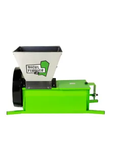 Zdrobitor struguri electric Micul Fermier 0.55kW, cuva 30L, capacitate maxima de productie 1000 Kg/h, cu desciorchinator