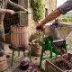 Pachet zdrobitor-desciorchinator struguri manual Micul Fermier , 300 kg/h + Teasc Struguri, 32 litri, GF-1710