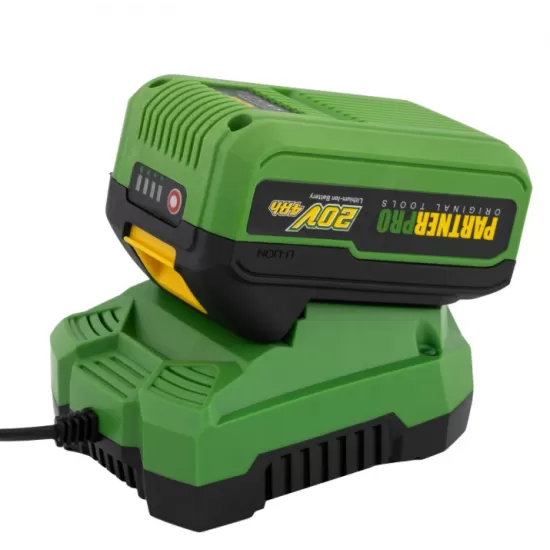 Mașină de tuns gard viu pe acumulator PARTNER PRO PP-BHT2052 20V, 2700 rpm , nu contine acumulator și încărcător.