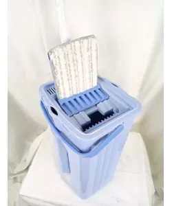 Set galeata cu storcator si mop plat ERT-MN500BL, culoare Bleu, laveta inclusa - capacitate 8 litri