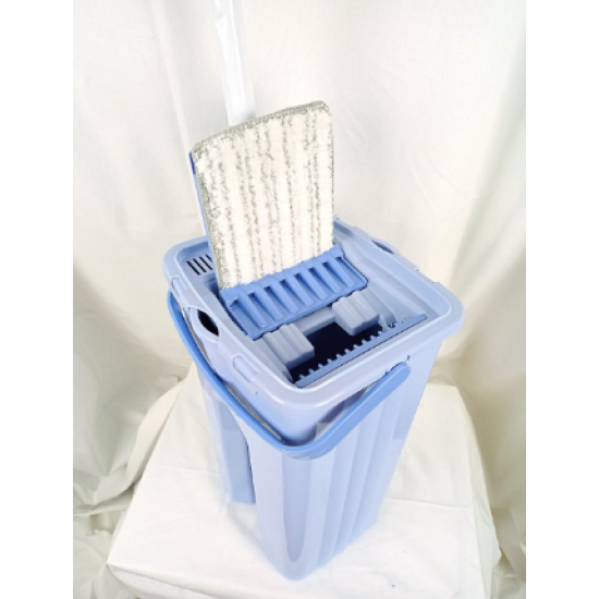 Set galeata cu storcator si mop plat ERT-MN500BL, culoare Bleu, laveta inclusa - capacitate 8 litri