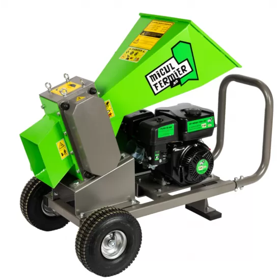 Tocator de crengi Micul Fermier, motor benzina 7CP, 80mm diametru maxim de taiere, pentru brichete Tocator de crengi Micul Fermier, motor benzina 7CP, 80mm diametru maxim de taiere, pentru brichete