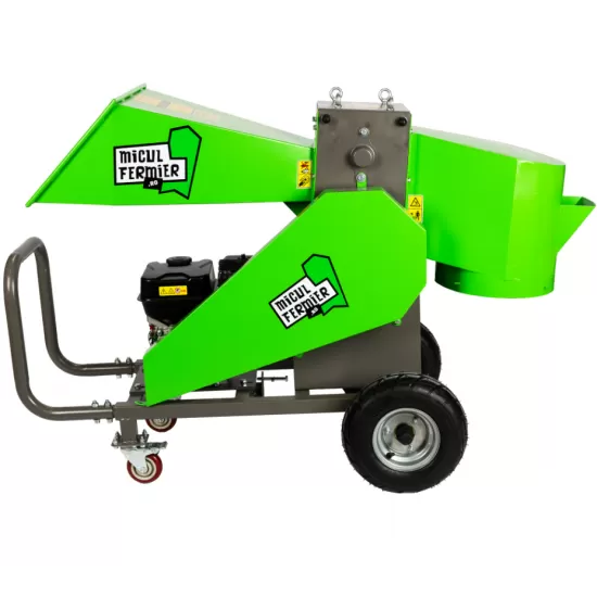 Tocator de crengi Micul Fermier, motor benzina 7CP, 80mm diametru maxim de taiere, pentru brichete Tocator de crengi Micul Fermier, motor benzina 7CP, 80mm diametru maxim de taiere, pentru brichete