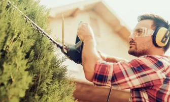 Motocoasa sau trimmer? Diferentele dintre motocoasa, trimmer si masina de tuns iarba + avantajele si dezavantajele fiecarui tip